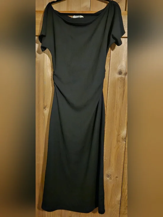 Elegant Black Boatneck Ribbed Maxi Dress - Women - Picture 3 of 5